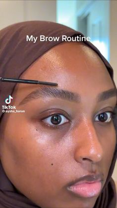 Eyebrows Tutorial Natural, Eyebrows With Gel, Natural Brows Makeup, Bushy Eyebrows Makeup, How To Do Eyebrows Natural Look, Natural Brows Black Women, Soft Eyebrow Tutorial, Brows Tutorial For Beginners, How To Do Eyebrows Black Women