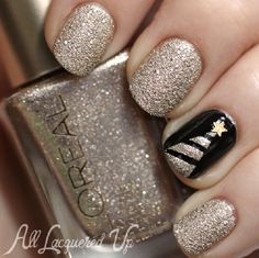 Classy & Elegant Christmas Tree | Holiday Nail Art Designs That Are Too Pretty To Pass Up Trees Nails, Chrome Christmas, Jewel Christmas, Christmas Tree Nail Art, Tree Nail Art, Nail Art Noel, Christmas Tree Nails, Tree Nails, Nails Gold