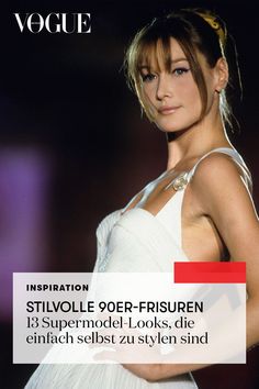 Vom lässigen Knoten bis zum Power-Ponytail – hier sind 13 Supermodel-Looks, die wirklich einfach selbst zu stylen sind. #voguegermany #voguebeauty #voguefrisuren #frisureninspo #inspirationfürfrisuren #hairinspo #starstyle #supermodellook #hochsteckfrisuren #90erfrisuren Claudia Schiffer Ponytail