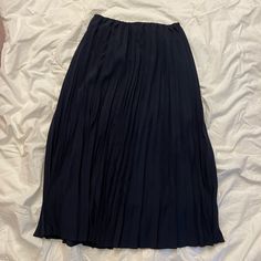 Beautiful And Classic Midi Skirt In Navy Blue. New Without Tags - Never Worn. Uniqlo Lined Skirt For Spring, Elegant Uniqlo Bottoms For Spring, Spring Navy Pleated Skirt, Spring Pleated Navy Skirt, Uniqlo Casual Spring Skirt, Uniqlo Casual Skirt For Spring, Casual Uniqlo Skirt For Spring, Blue Pleated Midi-length Skirt, Navy Pleated Summer Skirt