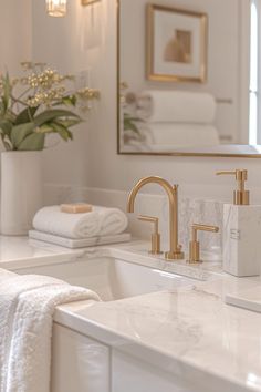 Golden Hardware Bathroom, Interior Design With Gold Accents, Gold Tap Bathroom Ideas, Guest Bathroom Ideas White Cabinets, Honey Marble Bathroom, Bathroom Ideas Gold And White, Master Bath With White Cabinets, White Grey And Gold Bathroom, Gold Bathroom Taps