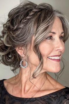 Feeling stuck in your updo rut? Breathe new life into your look with the magic of accent braids! Click here to check out more trending hairstyles that older women loves. Updo Older Women, Grandma Hairstyles, Loose Updos, Accent Braids, Box Braids Jumbo, Hairdo Ideas, Jumbo Knotless, Braids Jumbo