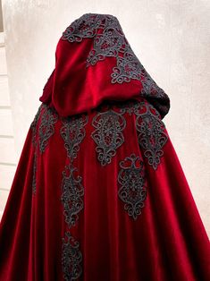 Halloween Costumes Viking, Mage Clothing, Black Wool Coat Outfit, Viking Cloak, Red Cape Coat, Gothic Gowns, Witchy Clothing, Red And Black Outfits, Wool Cape Coat