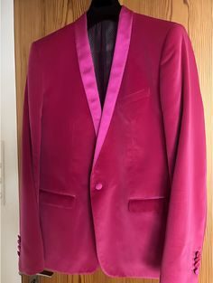 Men Pink Velvet Blazer Dinner Jackets Velvet Coat Pink Tux for men DETAILS: Sizing details -Please choose sizes carefully as we provided a very detailed sizing guide. We may not be able to check the notes and will mainly focus on the size you choose on your order. - If you're not sure with sizing you can send us your information to get help before placing an order. - For complex custom request, we will charge an extra 50% of the item cost. Custom and personalized orders - For custom request on e Tux For Men, Pink Tux, Pink Velvet Blazer, Velvet Coat Women, Dinner Jackets, Velvet Dinner Jacket, Women Blazers, Autumn Sleeve, Velvet Coat