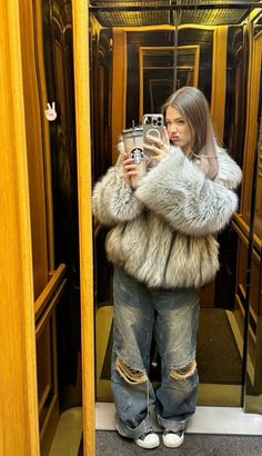 tg: AKUIENOK Fur Coat Outfit, Stylish Winter Outfits, Street Style Inspiration, Looks Style, Outfits Ideas, Group Chat, New Outfits