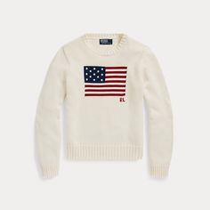 Fabriqué aux États-Unis, l'emblématique pull à drapeau de Polo  Ralph Lauren Lauren incarne l'amour inconditionnel de M. Lauren pour le style américain. Confectionnée en coton cardé pour obtenir une surface texturée, cette version arbore un motif de drapeau en tricot intarsia avec 13 étoiles brodées. Ralph Lauren Jumper, American Flag Sweater, Ralph Lauren Women, Stockholm Fashion, Cream Beige, Ralph Lauren Sweater, Knitted Jumper, Crewneck Sweater, Jumpers For Women