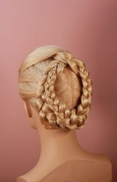 Fantasy Hair Updo, Nutcracker Hairstyles, Braided Aesthetic, Fantasy Updo, Bun Braid Hairstyles, Hair Braids Updo, Ballerina Hairstyles, Intricate Updo, Fenugreek For Hair