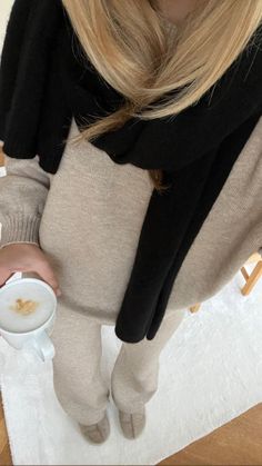 Sweater And Uggs Outfit, Sweater And Scarf Outfit, Oversized Scarf Outfit, Cold Winter Aesthetic, Chunky Scarf Outfit, Tasman Outfit, Cozy School Outfits, Ugg Tasman Outfit, Sweater Set Outfits