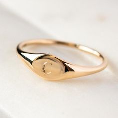 Boyfriend Jewelry Gifts, Signet Ring Engraving Ideas, Dainty Signet Ring, Small Signet Ring, Gold Engraved Ring, Promise Rings For Her Girlfriends, Gift For Girlfriend Aesthetic, Engraving Ideas Jewelry, Rings For Girlfriend