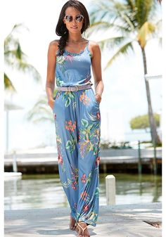 Take your fashion game to the next level with this lovely relaxed fit jumpsuit in a tropical floral print. Overall Jumpsuit, Fitted Jumpsuit, Tropical Floral Print, Printed Jumpsuit, Sleeveless Jumpsuits, Tropical Floral, Floral Sleeveless, Western Outfits, Playsuit Jumpsuit