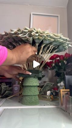 The WR Experience on Instagram Money Ramo With Roses, Dollar Bill Roses How To Make, Money Bouquet For Men, Flowers For Men Gift Man Bouquet, Bouquet Tips, Homemade Graduation Gifts, Dollar Bill Gift