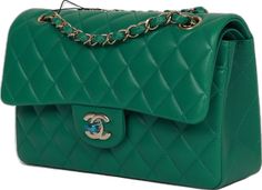 Luxury Handbags Louis Vuitton, Chanel Box, Handbag Outfit, Handbag Organization, Leather Handbags Women, Bag Green, Louis Vuitton Official, Green Bag, Green Leather