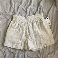 Linen Billabong Shorts - Size L But Fit Like A M Beige Relaxed Fit Shorts For Beach Season, Linen Bottoms For Beach Season And Summer Outings, Casual Linen Bottoms For Summer Outings, Beige Relaxed Fit Bottoms For Beach Season, Relaxed Fit Beige Bottoms For Beach Season, Beige Elastic Waistband Shorts For Beach Season, Summer High-waisted Shorts With Relaxed Fit, Beige Bottoms For Summer Outings, Beige Bottoms For Summer