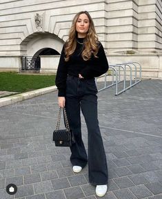 Black Flare Jeans Outfit Fall, Black Flare Jeans Outfit Aesthetic, Black Flare Pants Outfit Casual, Black Flair Jeans Outfits, Philly Outfits, Jeans Outfit Fall Casual, Flared Jeans Outfit Fall