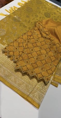 Maggam Work On Border Blouse, Saree Maggam Work Designs, Yellow Blouse Maggam Work, Sleeve Aari Work, Yellow Blouse Designs, Latest Bridal Blouse Designs, Latest Blouse Designs Pattern, Pattu Saree Blouse Designs, Cutwork Blouse Designs