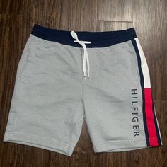 Tommy Hilfiger Mens Shorts Size Medium New With Tags Tommy Hilfiger White Casual Shorts, Tommy Hilfiger Casual Short Length Bottoms, Casual Tommy Hilfiger Short Bottoms, Tommy Hilfiger Cotton Shorts, Tommy Hilfiger Casual Shorts With Pockets, Sporty Tommy Hilfiger Short Bottoms, Tommy Hilfiger Sporty Shorts, Gym Shorts Men, Black Chinos