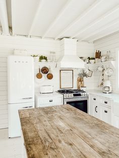 the kitchen is clean and ready to be used as an appliance for cooking