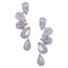 These trendy round and baguette diamond illusion crawler earrings are crafted in 18-karat white gold, featuring 30 round white diamonds totaling of 0.12 carats and 20 baguette white diamonds totaling of 0.52 carats. Approximately total weight 3.63 grams. These earrings come with jumbo push back post backings. VS-G Quality natural white diamonds. Trendy Diamond Jewelry, Classic Diamond Jewelry, Crawler Earrings, Trendy Jewellery, Crawlers Earrings, Gems Jewelry, Baguette Diamond, Trendy Jewelry, White Diamonds