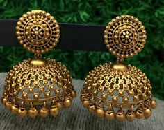 Golden jhumka designs Mini Temple, Golden Jhumka, Beautiful Gold Earrings, Indian Jewelry Gold, Temple Earrings, Jewelry Gold Earrings, Jhumka Designs