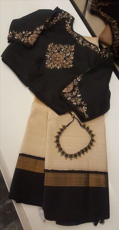 Model Blouse, Saree Blouse Neck Designs, Cotton Saree Designs, Sari Blouse Designs, New Blouse Designs, Indian Saree Blouses Designs, Blouse Designs Indian, Silk Saree Blouse Designs