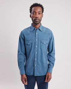 The PHOENIX is a men's regular-fit shirt with double "single point" chest pocket. Snap buttons. Characteristic shoulder and back yokes. Style Chic, Cobalt Blue, Chest Pocket, Cotton Shirt, Cobalt, Workout Shirts, Phoenix, Mens Shirts, Coupe