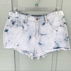 Boutique Item. New. J&C Distressed Acid Wash Denim Jean Cutoff Shorts Women’s Sz 27 Style Je8003 Cotton Blue/White Acid Wash Perfect For Festival Season And Coachella! 4.3.20.532 O5 Waist Laid Flat: 15 Rise: 10 Inseam: 2 Great Christmas Gift! Trendy Light Wash Bleached Bottoms, Trendy Bleached Denim Bottoms, Fitted Distressed Bottoms For Day Out, Trendy Faded Bleached Bottoms, Faded Ripped Bottoms For Spring, White Ripped Jeans For Summer, Spring Ripped Faded Bottoms, Spring Faded Ripped Bottoms, Spring Acid Wash Ripped Bottoms