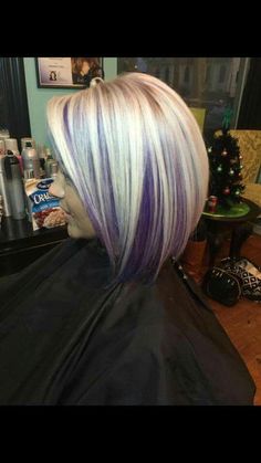 Two Color Hair Dye Ideas Blonde, Purple And Blonde Short Hair, Platinum Blonde Hair With Purple, Purple Lowlights In Blonde Hair, White Hair With Lowlights, Lilac Grey Hair, Purple Blonde