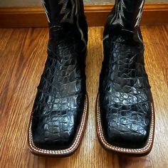 Very Nice Crocodile Print Dan Post Boots, Boots Square Toe, Dan Post, Leather Western Boots, Crocodile Print, Western Boots Women, Embroidered Leather, Studded Boots, Leather Cowboy Boots