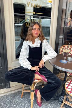 @sophia_vanbragt is wearing Sézane Chlo white long sleeve guipure shirt. The black corduroy dungaree and flat ballerinas are personal pieces. Pink Knit Top Outfit, Vintage Clothing Outfits, Playful Style Fashion, Eclectic Dressing Style, Business Casual Overalls Outfit, Creative Office Outfits Women, Portuguese Fashion Street Styles, Meg Busacca, Easy Business Casual Outfits