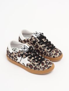 Sneakers Low Sneaker from 2StarComposition: 100 Leather Star Print Round Toe Sneakers For Streetwear, Streetwear For Men, Chloe Purses, Swag Girl Style, Casual Preppy Outfits, Kenzo Kids, Aesthetic Shoes, Low Sneakers, Girl Swag