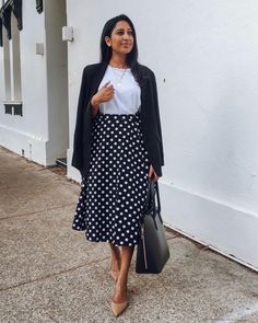 Polka Dot Midi Skirt Outfit, Midi Skirt Outfit Work, Curvy Work Outfit, Office Skirt Outfit, Polka Skirt, Black Polka Dot Skirt, Summer Work Wear