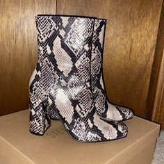 Bnib Steve Madden Fulton Patent Ankle Boot - Snake Women’s Size 7.5 Item Comes With Box And From A Smoke And Pet Free Home Fall Booties With Padded Heel And Medium Width, Snake Print Boots For Fall Party, Fall Snake Print Ankle Boots, Fall Party Boots With Snake Print, Snake Print Party Boots For Fall, Leather Heeled Boots With Snake Print For Fall, Fall Leather Heeled Boots With Snake Print, Trendy Snake Print Ankle Boots, Party Ankle Boots With Snake Print