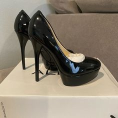 This Brand New Heels Has The Ability To Accent Anything From Your Weekend Jeans To Your Date-Night Dress. Heel Height: About 4.5” And Platform Height: 1”. Size 5. Never Worn. Size 5 Heels, Maneater Shoes, Outfits With Platform Heels, Everyday Bag Essentials, Dope Jewelry Accessories, New Heels, Heels Aesthetic, Aldo Heels, Black Stiletto Heels