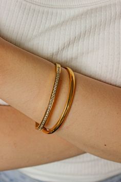 PRODUCT DESCRIPTION The trend of stacking jewellery isn't just having a moment, it is the moment. Confused about the stacking jewellery trend? Let us do the hard work for you. Your weekend arm candy is all sorted with our Vibes Bangles Stack Set. This sleek set of 2 is all you need for casual days to dressy nights out.They're each incredibly chic and absolutely perfect for any occasion coming up. Get a completed set for an extra 20% off the original price (to be applied automatically), in conjun Gold Sleek Bangles, Jewelry Stack, Gold Chain Design, Bangles Design, Indian Jewelry Sets