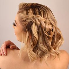 Penteado de cabelo curto para madrinha: inspirações lindas para arrasar! #penteado #cabelo #curto #madrinha #dicas Hair Contouring, Penteado Cabelo Curto, Boho Hairstyles, Long Bob, How To Make Hair, Hair Dos, Wedding Hair, Wedding Makeup, Hair Tutorial