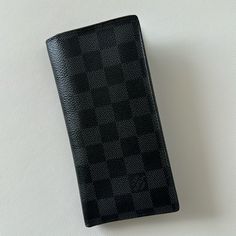 Louis Vuitton Graphite Bi-Fold Wallet Is Good Used Condition Minor Dark Marks On Zipper, Interior & Exterior Looks Amazing. Coin Compartment Is Clean. Corners & Edges Show Rubbed & Scuff Marks. Overall Wallet Has Minor Scratches & Rub Marks But Is Still In Very Good Condition Serial Number: Tn4107 (40th Week Of 2017 In France) This Is An Authentic & Vintage Item Please Expect Some Signs Of Wear Dark Mark, Louis Vuitton Bag, Black And Grey, Vintage Items, Bag Lady, Conditioner, Louis Vuitton, Wallet, Good Things