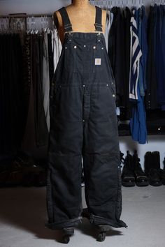 Carhartt Vintage Duck Canvas Double Knee Overalls  SIZE 38x30 Length：137cm Waist：53cm Thigh：39cm Leg opening：28cm Welcome to our online store https://bansecondhandgoods.com/ Worldwide Shipping The official website provides credit card services,  please contact us via private message if necessary. Find us IG :  ban_secondhand_goods Thank you for checking us out :) Overalls Outfit Work, Adult Summer Outfits, Carhartt Overalls Outfit, South Carolina Fashion, Mechanic Outfit, Carhartt Overall, Black Overalls Outfit, Carhartt Coveralls, Athletic Summer Outfits