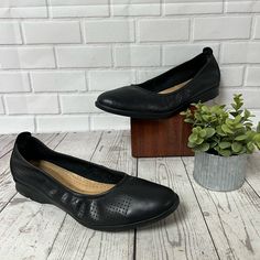 Clarks Jenette Ease Perforated Black Leather Flats Shoes Size 9 Unworn. No Box Or Tags. Smoke Free Home. Black Flats With Perforated Toe Box, Black Flat Leather Shoes, Black Leather Flats, Womens Clarks, Flats Shoes, Clarks Shoes, Leather Flats, Flat Shoes Women, Loafer Flats