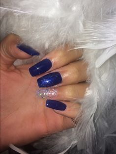 Dark blue acrylic nails 💙💙 Dark Blue And Glitter Nails, Dark Blue And Rose Gold Nails, Sparkly Navy Blue Nails, Dark Blue Hoco Nails, Navy Blue Sparkle Nails, Royal Blue Sparkle Nails, Nail Ideas Dark Blue, Dark Blue Nails With Glitter