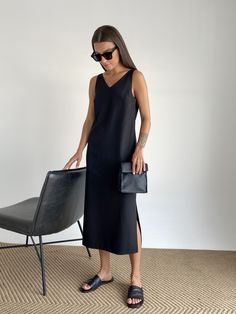 Wedding Day 2 Outfit Guest, Minimal Summer Outfits, Total Black Look, Summer Work Wardrobe, Black Wardrobe, Black Look, Style Inspiration Casual, Womens Clothing Patterns, Black Slippers