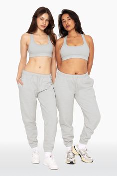 Stay cozy in our Drawstring Sweatpants in Heather Grey. Boasting a high rise, encased elastic waist and ankle bands, and an embroidered SET logo on the upper right thigh, these sweatpants combine comfort with sophistication. Crafted from our heavyweight sweats fabric, they ensure maximum coziness. Drawstring Sweatpants, Sweat Top, Workout Attire, Longline Bra, Sweat Hoodie, Racerback Bra, Sweat Shorts, Stay Cozy, Active Wear Tops