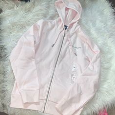 Bnwt Calvin Klein Zip Up Hoodie. Sooo Soft On Inside. Size Small.Light Pink! Light Grey Hoodie, Jeans And Hoodie, Calvin Klein Hoodie, 90s Calvin Klein, Calvin Klein Jeans Women, Red Crewneck, Vintage Calvin Klein, Crop Top Sweatshirt, Jeans Tops