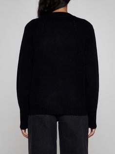 Loulou Studio's Zanzibar oversized cardigan in black wool and cashmere featuring a V-neck, front buttoning, dropped shoulders and ribbed edges. Composition: 90% wool 10% cashmere Marni Bag, Loulou Studio, Red Valentino Shoes, Versace Sweatshirt, Expensive Handbags, Gucci Hat, Stella Mccartney Bag, Italian Outfits, Versace Belt