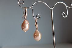 Classic designed , blush baroque pearl earrings with rose gold teardrop shape hooks Perfect for brides, braidsmaids and also for your elegant outfit Baroque pearl size 1,50 cm approx. total lenght of the earring 2,60 cm You will receive the excact pair of pearls in the photos above If you wish more info, do not hesitate to contact me Thank you for visiting my shop Elegant Rose Gold Teardrop Earrings, Rose Gold Teardrop Pearl Earrings For Formal Events, Rose Gold Teardrop Pearl Earrings For Formal Occasions, Elegant Pink Teardrop Pearl Earrings, Rose Gold Teardrop Pearl Earrings With Ear Wire, Elegant Rose Gold Teardrop Pearl Earrings, Rose Gold Teardrop Pearl Earrings For Party, Elegant Rose Gold Pear-shaped Pearl Earrings, Elegant Pink Gold Pearl Drop Jewelry