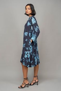 Blue dress with garden print, kimono sleeves and pleated back. - Aza Fashions Blue Midi Dress With Pleated Back, Blue Midi Dress With Pleated Sleeves For Spring, Blue Spring Midi Dress With Pleated Back, Spring Blue Midi Dress With Pleated Back, Floral Print Relaxed Fit Dress For Garden Party, Relaxed Fit Floral Print Dress For Garden Party, Blue Summer Dresses With Pleated Sleeves, Blue Pleated Dress With Pleated Hem For Spring, Blue Pleated Dress For Spring