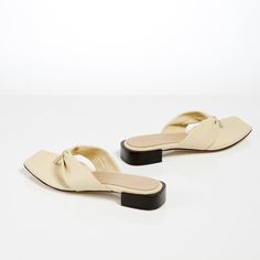 Our sleek summer sandals embody this season's luxe approach to a relaxed flip-flop. They are crafted from buttery soft Italian leather and finished in a monotone colour palette designed to ground your easy summer looks. Coordinate them with a flowing linen skirt and structured handbag for a directional finish. Summer Leather Sandals, Chunky Chelsea Boots, Dear Frances, Nude Sandals, Summer Flip Flops, Wrap Sandals, Color Palette Design, White Sandals, Linen Skirt