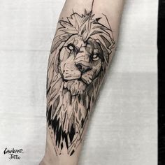 a black and white lion tattoo on the left arm with an arrow in it's center