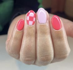 Preppy Nails Short Square, Checkered Nails Almond, Pink Nails With Design Ideas, Cute Easy Nail Designs For Beginners, Nails Short Colorful, Cute Nail Designs For Kids, Khloe Nails, Simple At Home Nail Ideas, Nail Simple Designs