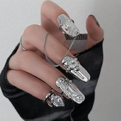 Cool Girls Metallic Nails Ring Set Futuristic Hand Jewelry, Nail Ring Jewelry, Nail Armor, Nail Rings, Nail Guards, Ring Finger Nails, Rings Aesthetic, Armor Ring, Finger Nail Art