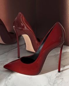 Blade Shoes, Hak Tinggi, High Heels Classy, Nike Design, High Heels Boots, Red High Heels, Heels Classy, Red High, Adriana Lima